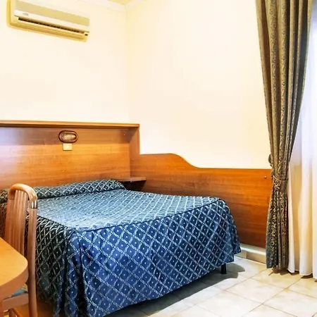 Camp's Hotel *